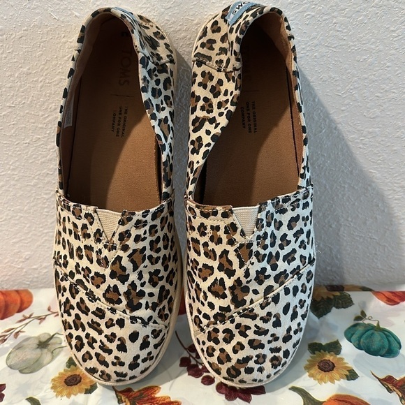 TOMS BIRCH LEOPARD AVALON SLIPON SHOES GUC SZ 8.5 EVERYDAY COMFORT - Picture 3 of 10